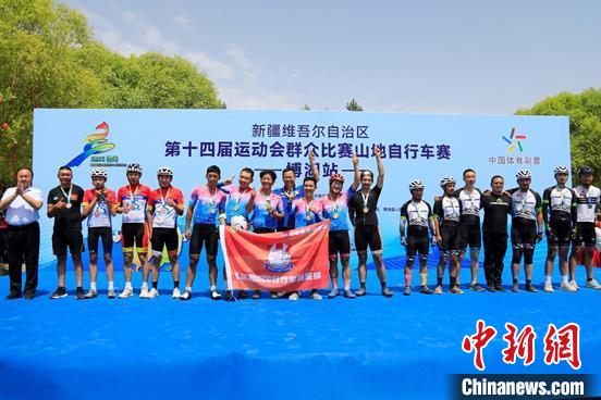 图为参赛选手合影。　赵洁 摄