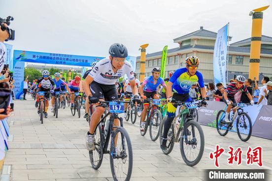 参赛选手展开激烈角逐。　胡侍琦 摄