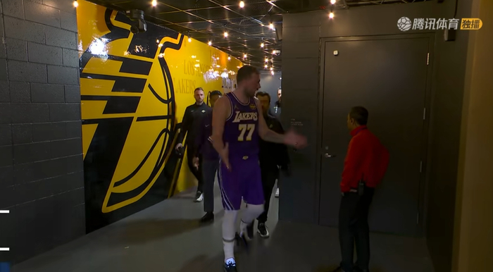东契奇脚筋拉伤恐毁湖人季后赛征程
