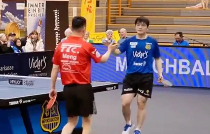 樊振东3-0横扫前中国选手孟庆宇 父子同队引热议