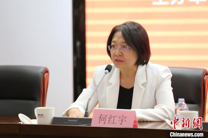 国家体育总局群体司二级巡视员何红宇在发布会上介绍相关情况 主办方供图 第四届全国老年人体育健身大会即将开幕,突出