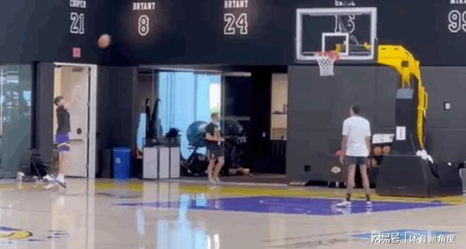 湖人双核缺阵引战术变革 雷迪克重申篮板制胜战