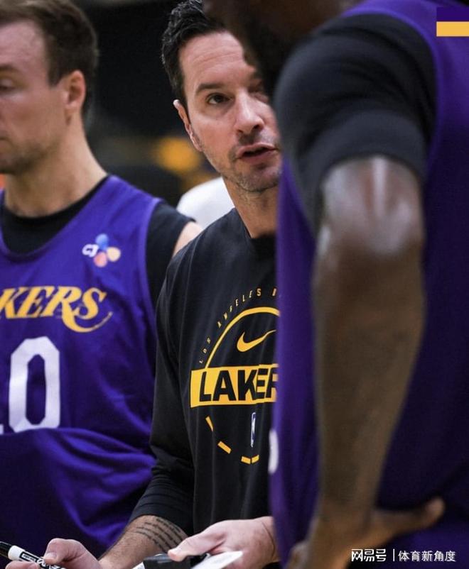 湖人双核缺阵引战术变革 雷迪克重申篮板制胜战