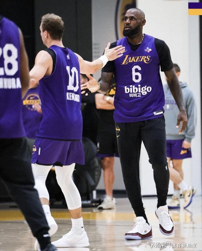 湖人双核缺阵引战术变革 雷迪克重申篮板制胜战