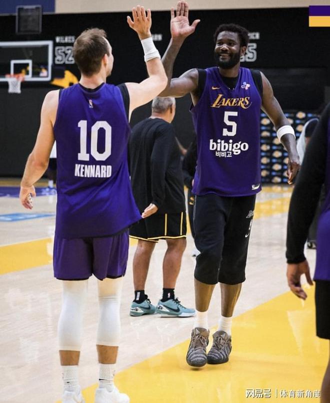湖人双核缺阵引战术变革 雷迪克重申篮板制胜战