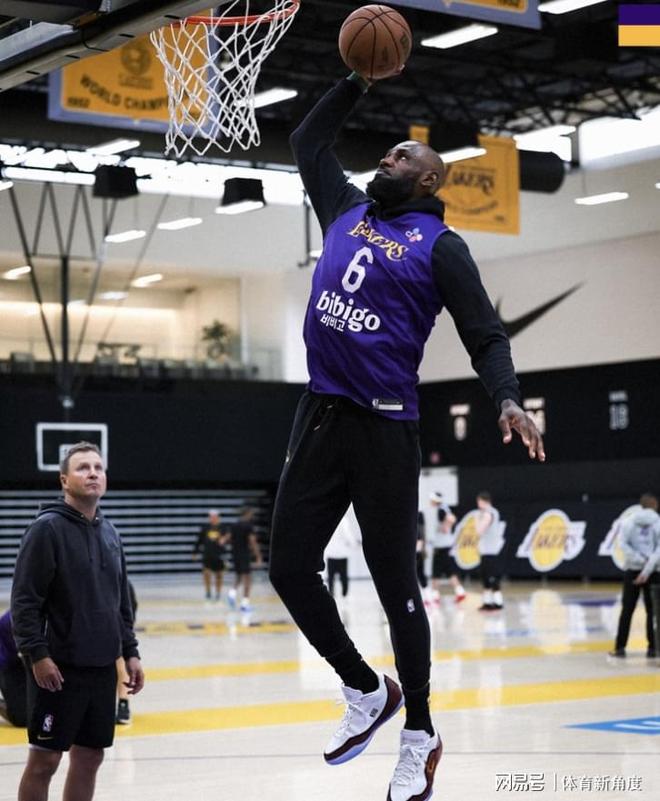湖人双核缺阵引战术变革 雷迪克重申篮板制胜战