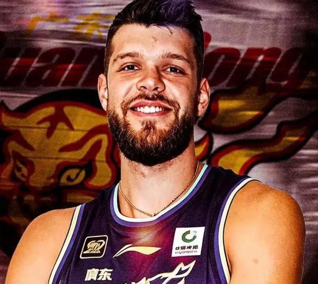 广东男篮补强内线灵活轮换备战季后赛