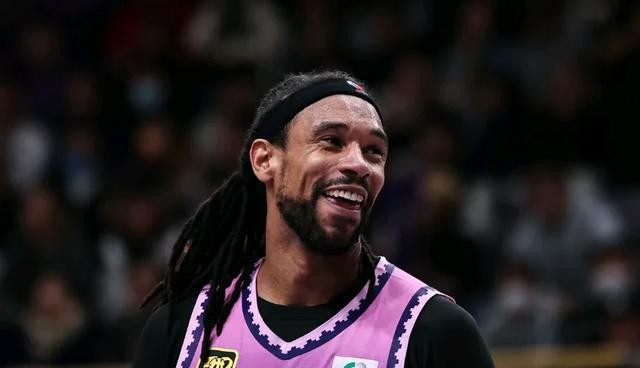 广东男篮补强内线灵活轮换备战季后赛