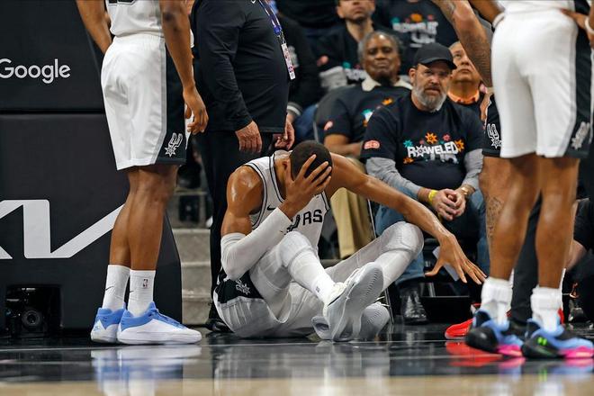 马刺三核伤退 文班脑震荡 马刺客场挑战面临三重