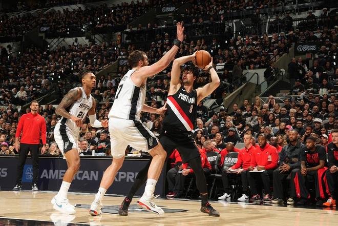 马刺三核伤退 文班脑震荡 马刺客场挑战面临三重